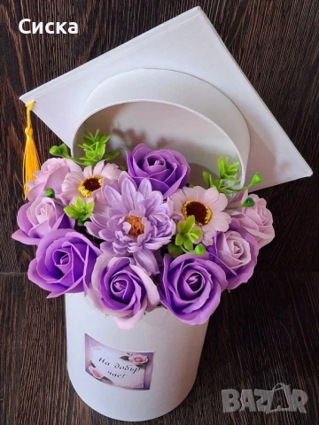 Бяла кутия шапка без чекмедже със сапунени цветя за бъдещи абитуриенти/абсолвенти👩‍🎓👨‍🎓, снимка 3 - Подаръци за жени - 50498943