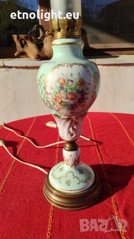 Красива старинна антикварна ръчно рисувана порцеланова настолна лампа , снимка 4 - Настолни лампи - 52747694