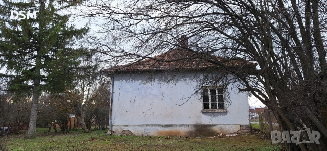 Продавам Къща с Двор/1500кв.м/ в с.Василовци обл.Софийска