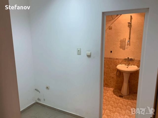 Продавам ТОП ИМОТ В ЦЕНТЪРА НА ВЕЛИКО ТЪРНОВО 115 квадрата помещение и тераса със същата квадратура , снимка 2 - Магазини - 52428350