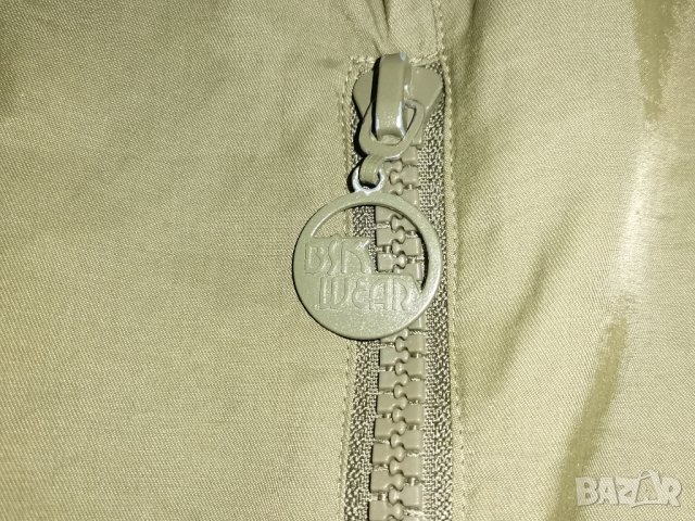 Дамско яке BERSHKA, size M, slim fit, със златна щампа на гърба, много запазено, снимка 7 - Якета - 14565765