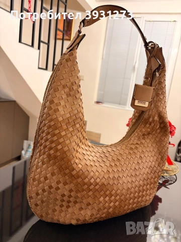 Бежова дамска чанта GUESS , снимка 2 - Чанти - 53427518