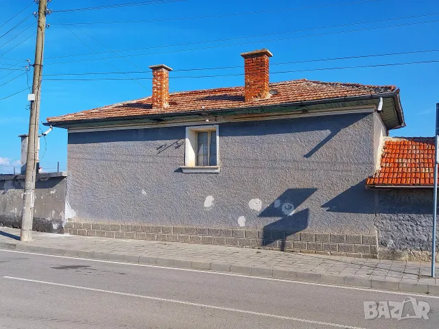 Двуетажна стара къща с. Черничево , снимка 2 - Къщи - 41866640