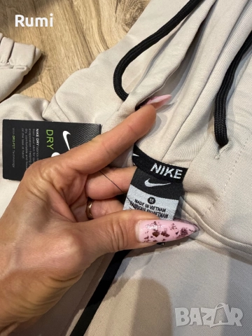 Дамски нов екип Nike - Sportswear Tech Dri-Fit ! М, 55 лв, снимка 5 - Спортни екипи - 51894773
