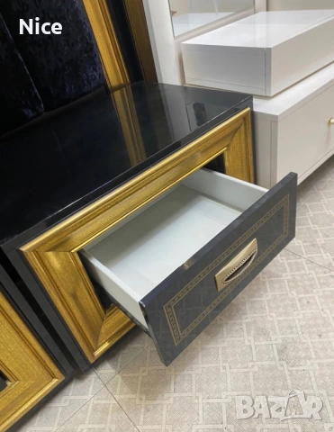 Луксозен Спален комплект- Италия!!! Покритие- черен лак и златисто!, снимка 6 - Спални и легла - 53162677