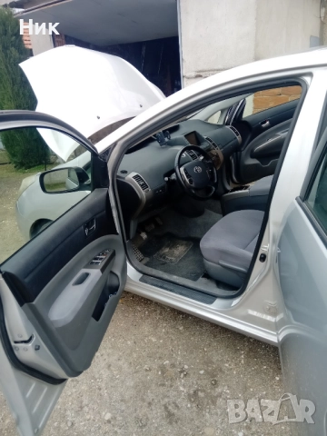 Тойота Приус, снимка 11 - Автомобили и джипове - 52259596