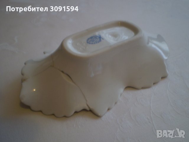 Винтидж чиния за бонбони Херенд, унгарска кралица Виктория, ръчно рисувана форма на листа, златен ръ, снимка 15 - Антикварни и старинни предмети - 38849171