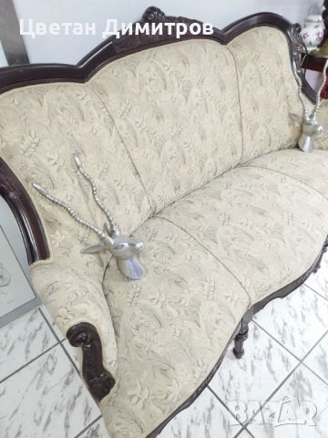 Антикварен френски ръчно резбован бароков диван тройка , снимка 2 - Дивани и мека мебел - 52292688