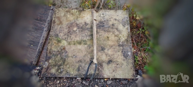 Каменен плот за маса