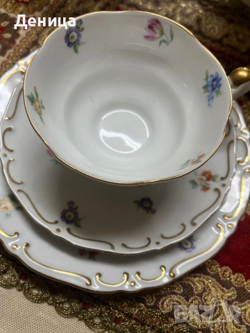 Felda Rhon 1933-1949 Троен сет за чай  Бял порцелан, нежни цветни букети, златен кант и златна ръчно, снимка 3 - Чаши - 52942076