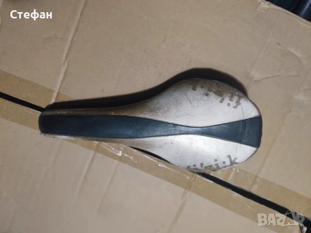 стара вело седалка Fizik , снимка 3 - Части за велосипеди - 50414773