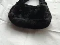 Дамска пухкава малка чантичка в черен цвят, снимка 10