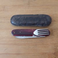 Джобно ножче 2 инструмента с виличка червено с калъф, снимка 1 - Антикварни и старинни предмети - 44439022