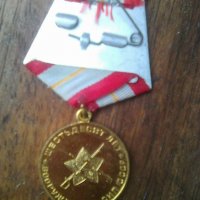 Съветски медал 60 години Съветска армия, снимка 2 - Колекции - 39312933