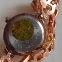 Дамски часовник много красив стилен дизайн нежен с кристали Сваровски б- 23864, снимка 4 - Дамски - 36137338