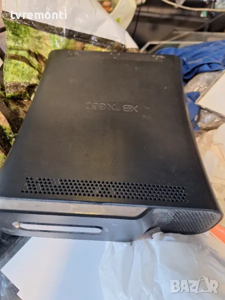 Конзола Xbox 360 СЪС ЗАХРАНВАНЕ И КАБЕЛИ КОМПЛЕКТ, снимка 1