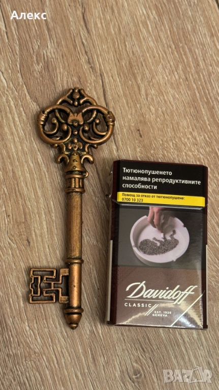 Голям декоративен пластмасов ключ., снимка 1