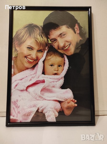 Портрет на Володимир Зеленски със съпругата си Олена и малката Олександра, снимка 1