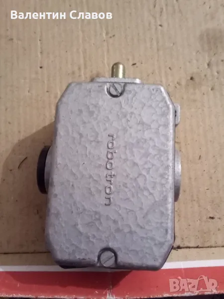 Краен изключвател Robotron, снимка 1