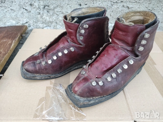 Ретро кожени обувки за ски 