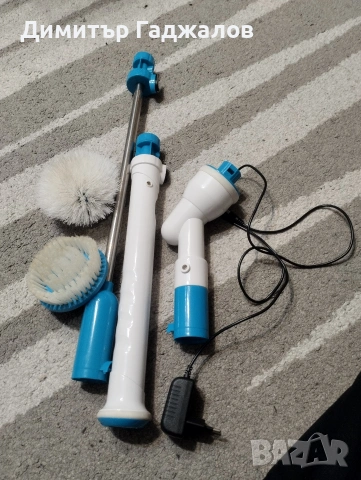 Акумулаторна електрическа четка за почистване с приставки
