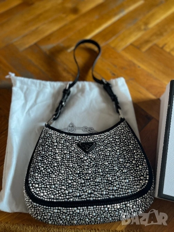 Prada красива чантичка, снимка 2 - Чанти - 53044265