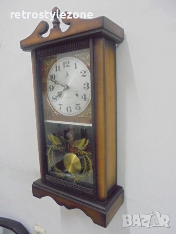 № 8265 Стар стенен часовник LAVA  , снимка 2 - Антикварни и старинни предмети - 51726915