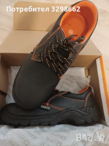 Продавам работни обувки 