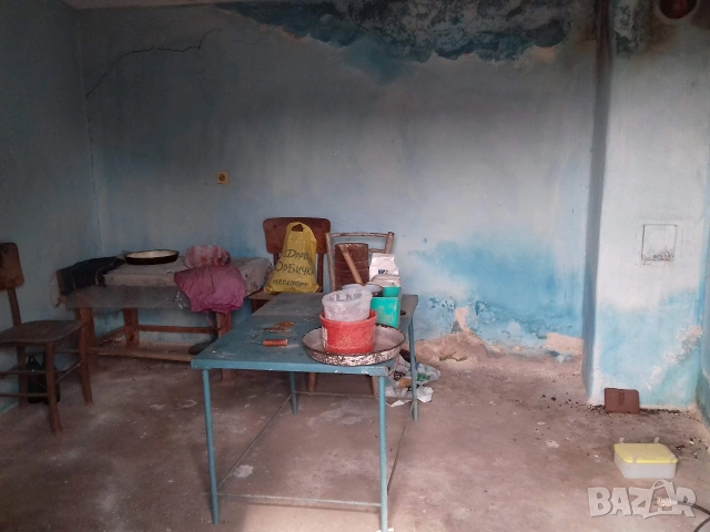Двуетажна стара къща с. Черничево , снимка 15 - Къщи - 41866640