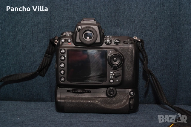 Nikon D700  с грип под 5000 кадъра, снимка 2 - Фотоапарати - 53849096