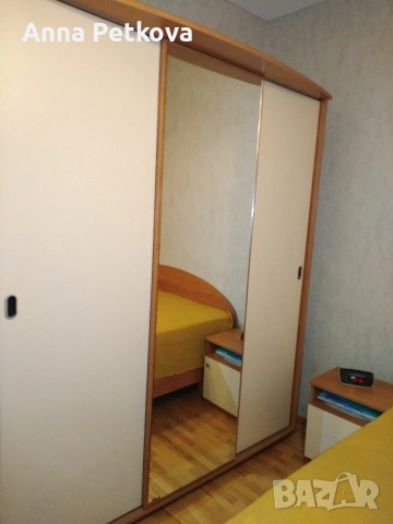 трикрилен гардероб