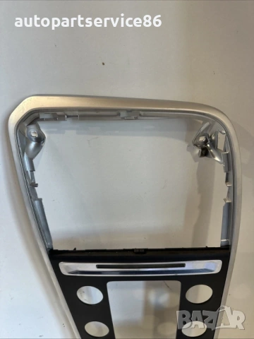 Облицовка около модул за управление на климатична система за Volvo XC60 2.0D (2011) 1288575, снимка 3 - Части - 53743156