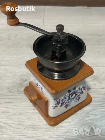 Дървена с порцелан ръчна мелница за кафе , снимка 3 - Кафемашини - 53351166