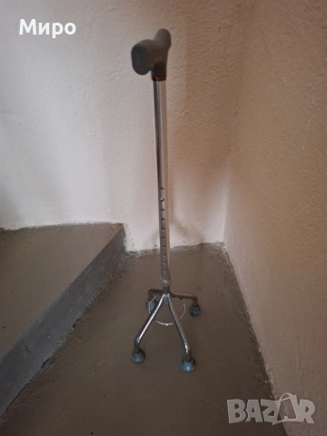 Помощен бастун с 4 крака