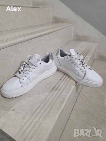 Продавам оригинални кецове от естествена кожа 