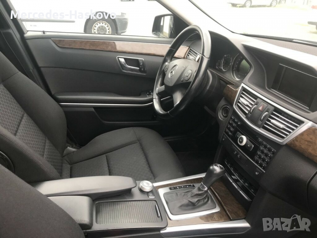 Mercedes-Benz E 220, снимка 4 - Автомобили и джипове - 36219409