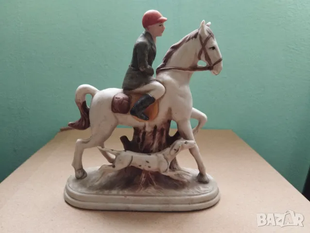 Стара порцеланова статуетка ловен мотив, снимка 2 - Други ценни предмети - 48811042