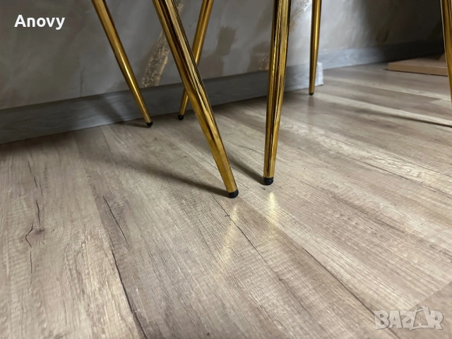 2 модерни стола – кадифе със златни крака 60 евро комплект, снимка 4 - Столове - 53866682