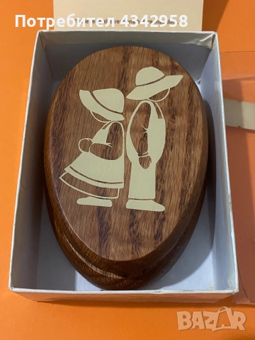 Винтидж закачалка от Laura Woods.