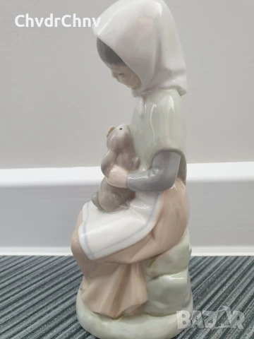 NAO Lladro Zaphir статуетка 20см/НАО ЛАДРО ЗАФИР испанска порцеланова фигура/момиче със заек, снимка 2 - Статуетки - 51229913