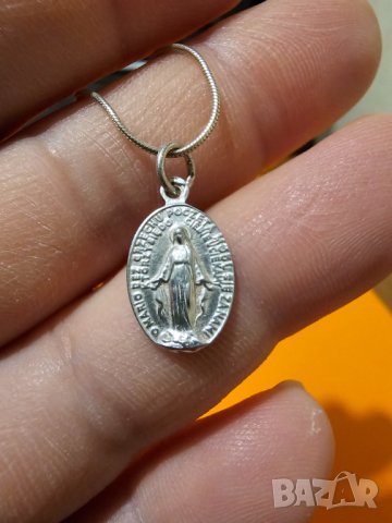 Сребърно синджирче със старинен сребърен медальон с  Дева Мария  и светата молитва Молитва "О, Мария