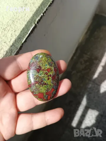 Камък драконова кръв, снимка 2 - Колиета, медальони, синджири - 50372743