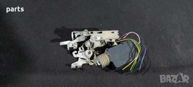 Предна Дясна Брава - Ключалка Мерцедес Спринтер (Н)
- VW LT
- 9017200835, снимка 2 - Части - 49002092