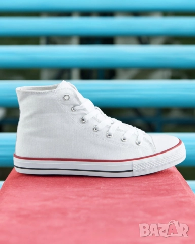 Нови бели кецове