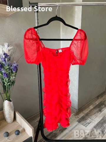 Червена шифонена рокля 
