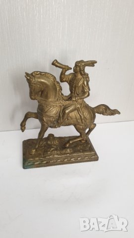 Стара бронзова фигура