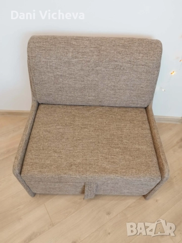 Разтегателен диван в бежово