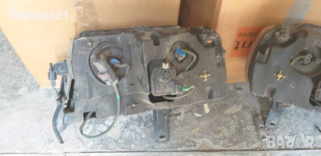 Jeep Grand Cherokee - оригинални фарове, снимка 3 - Части - 53659745