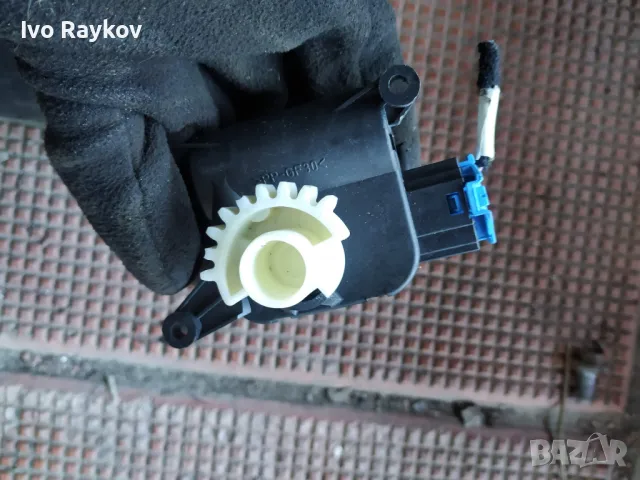 Моторче клапи парно Volkswagen Passat 7 , 3C0 907 511, снимка 6 - Части - 48225466