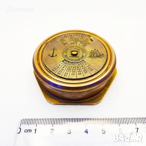 Компас бронзов със вечен календар в дървена кутия , снимка 3 - Подаръци за мъже - 51544815